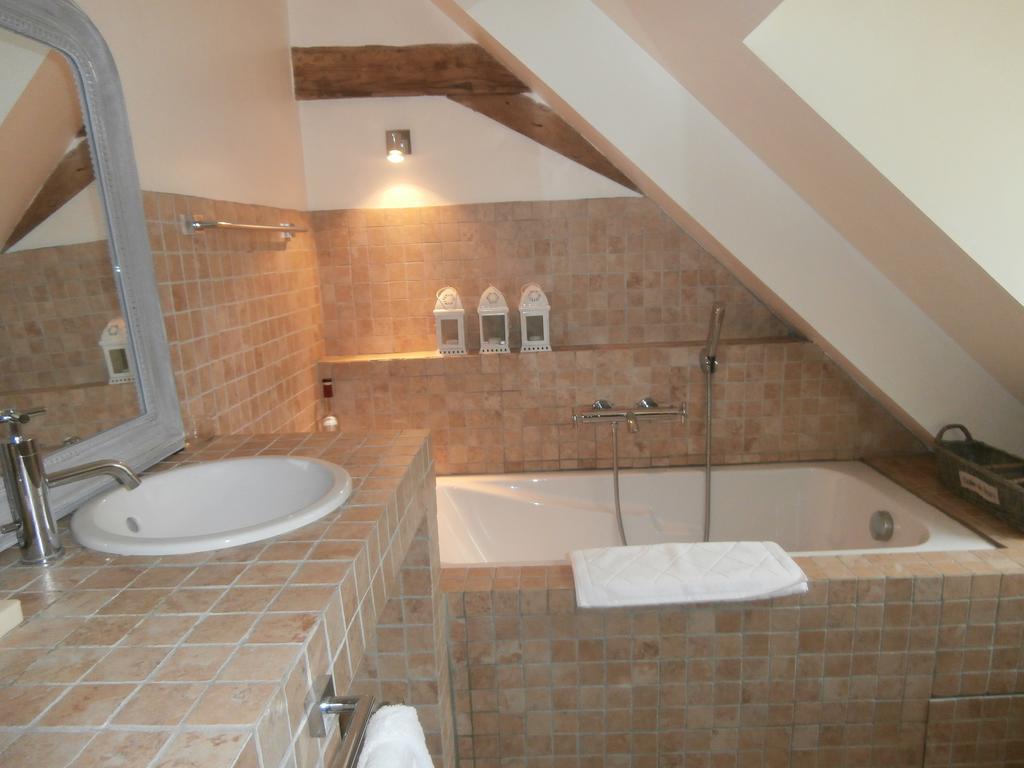 La Tale Bed & Breakfast Chahaignes Room photo